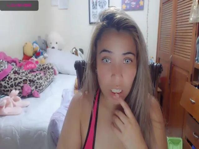 Live sex webcam photo for Meganhill_ #264490117