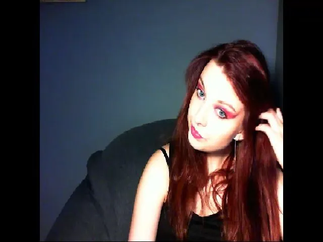 Live sex webcam photo for VirginLuna18 #255330810