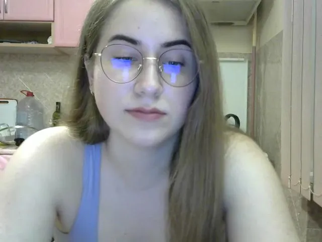 Live sex webcam photo for MirraYohaens #253917090