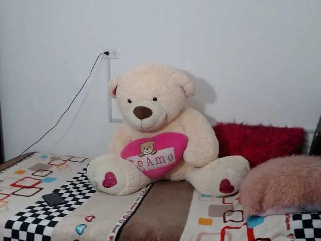 Live sex webcam photo for KellyTaylor #241319527