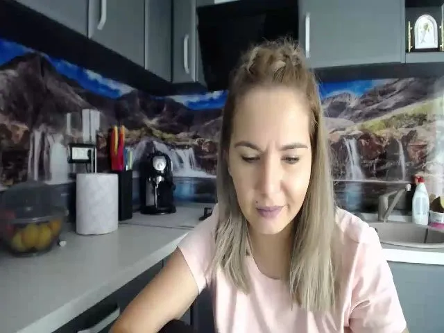 Live sex webcam photo for InesXoXo #263510197