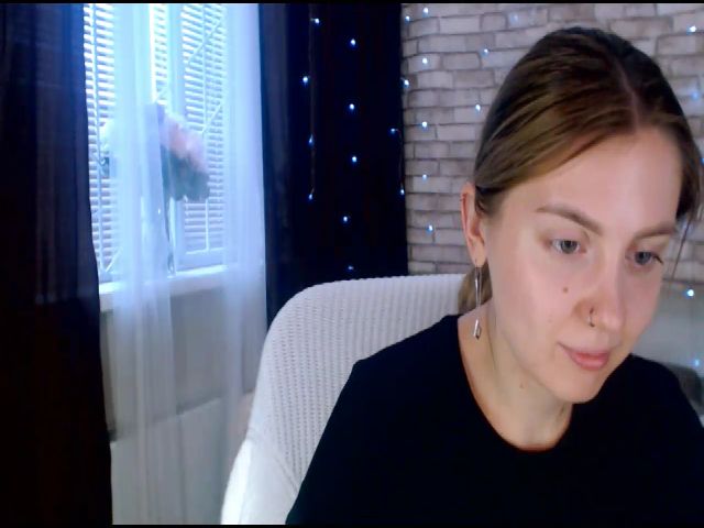 Live sex webcam photo for CumMeaRiver #258502674