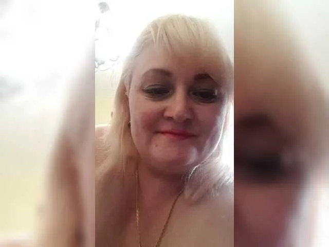 Live sex webcam photo for CHERRY786 #246275416