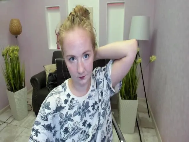Live sex webcam photo for StunningKelly #262782449