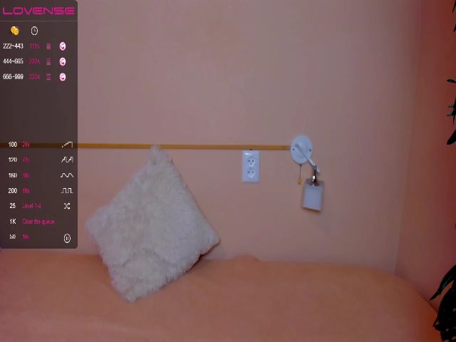 Live sex webcam photo for RoxyRoxe #264562732