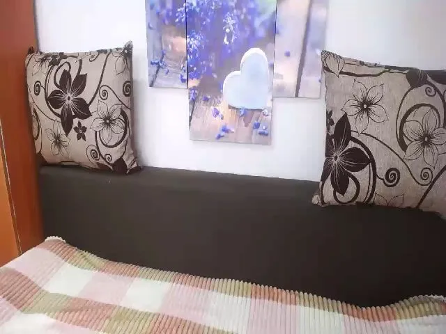 Live sex webcam photo for TeaseKate #253595235