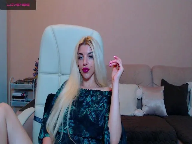 Live sex webcam photo for SilviaDream #253530214