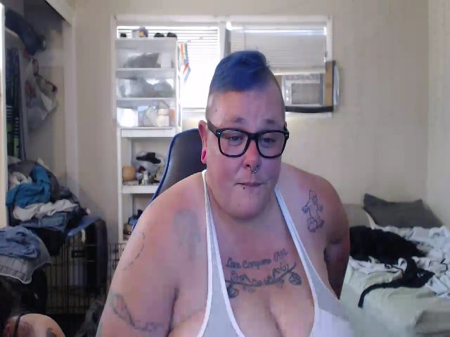 Live sex webcam photo for PunkChick420 #254347499