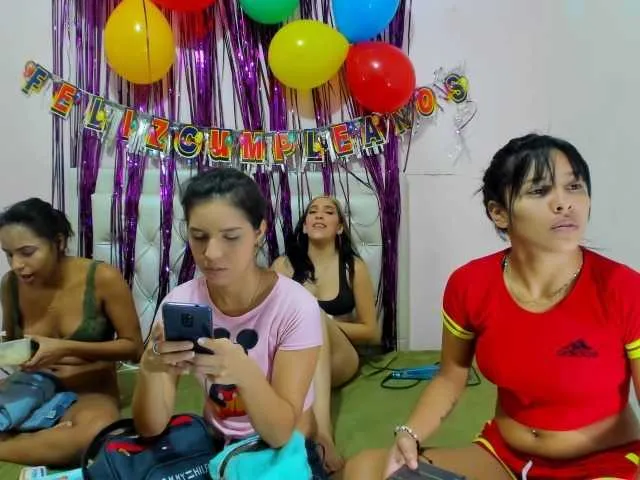 Live sex webcam photo for girlboom20 #242142598