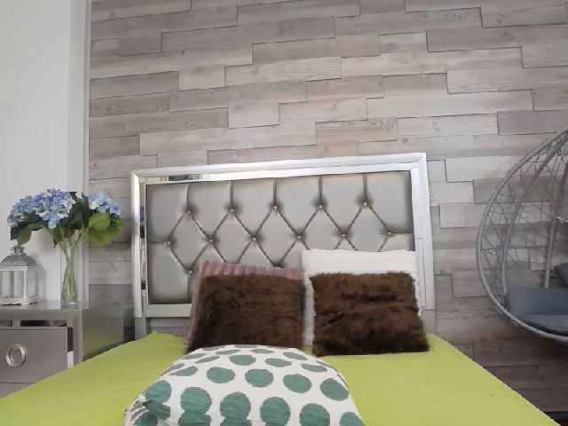 Live sex webcam photo for MissElisabeth #257779453