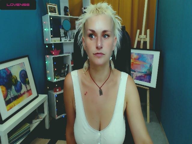 Live sex webcam photo for XJG99 #254111840