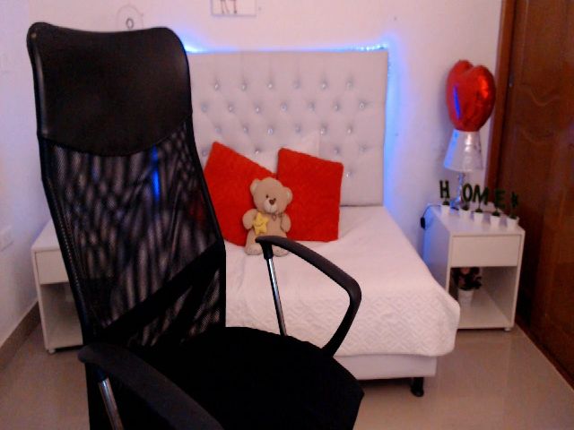 Live sex webcam photo for Antonella_lpz #258907844