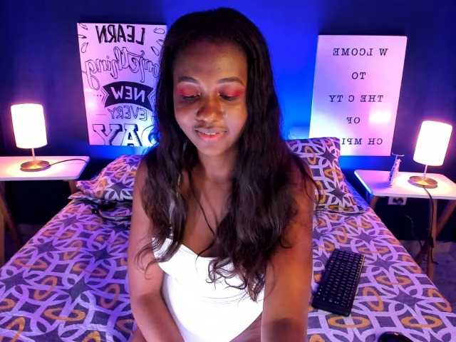 Live sex webcam photo for HaileyVans #241134002