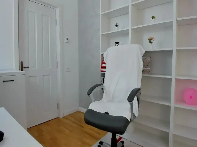 Live sex webcam photo for VanessaCroft #256773329