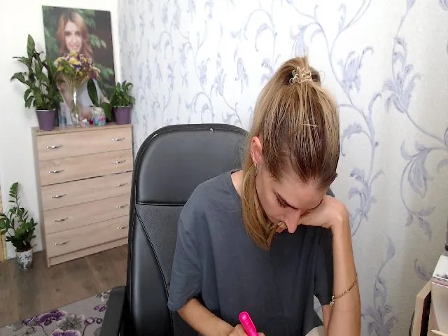 Live sex webcam photo for Springibabby #260572751