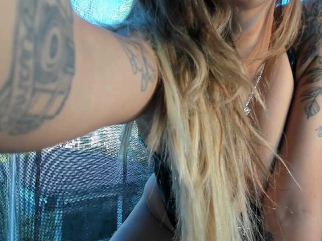 Live sex webcam photo for MissAriana #241372030