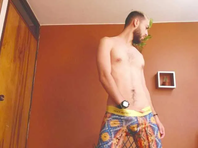 Live sex webcam photo for CoupleLatinCo #255403190