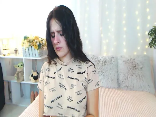 Live sex webcam photo for La_Kim__Cam #262528453