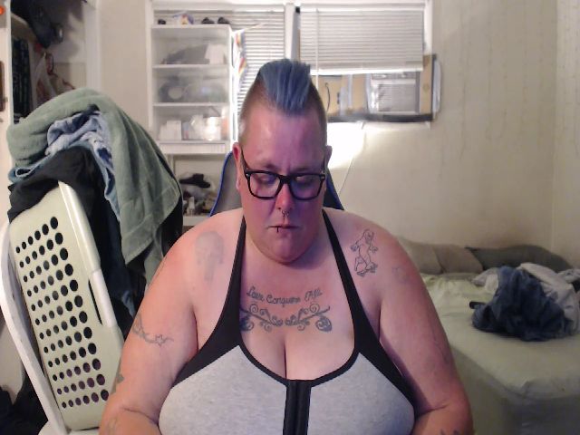 Live sex webcam photo for PunkChick420 #258558486