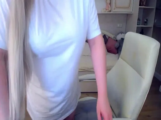 Live sex webcam photo for VeritableGirl #252752172