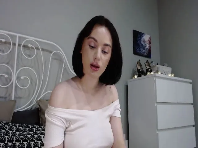 Live sex webcam photo for SofiKittyy #264602042
