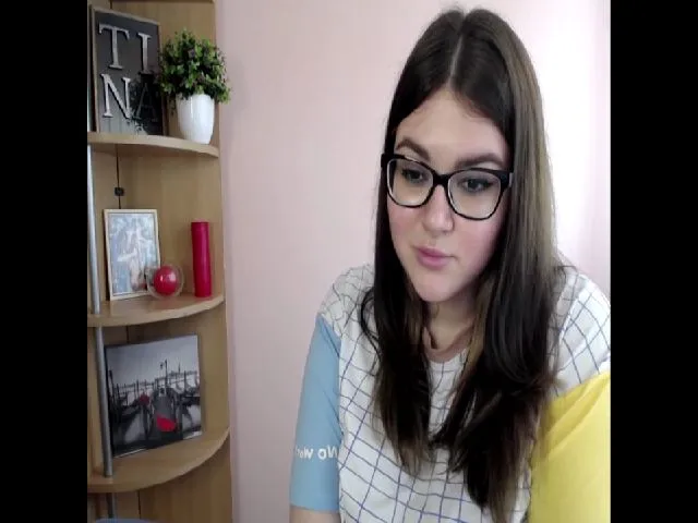 Live sex webcam photo for SweetyTinna #253033193