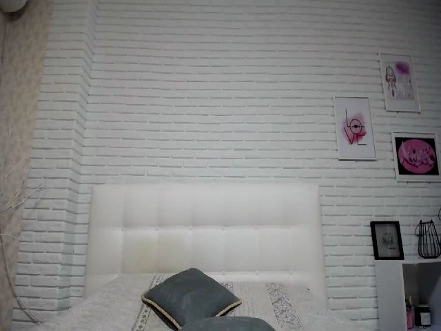 Live sex webcam photo for Malina_XXX #258540210