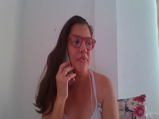 Live sex webcam photo for SweetLola01 #255727890