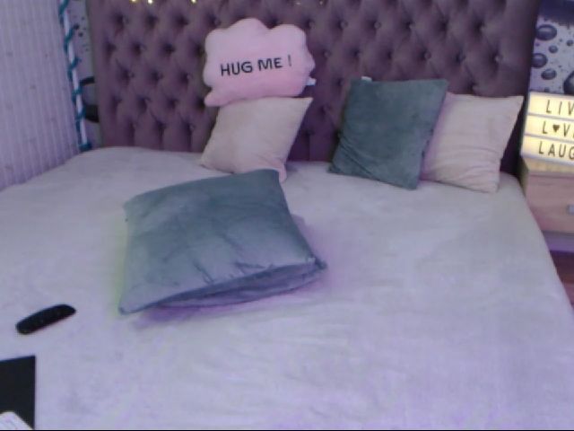 Live sex webcam photo for SamantaBerryl #254105078