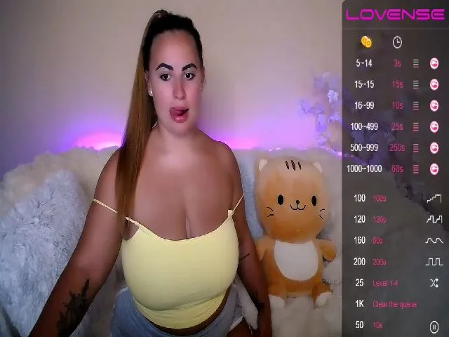 Live sex webcam photo for HarleyQuinnX_ #258812563