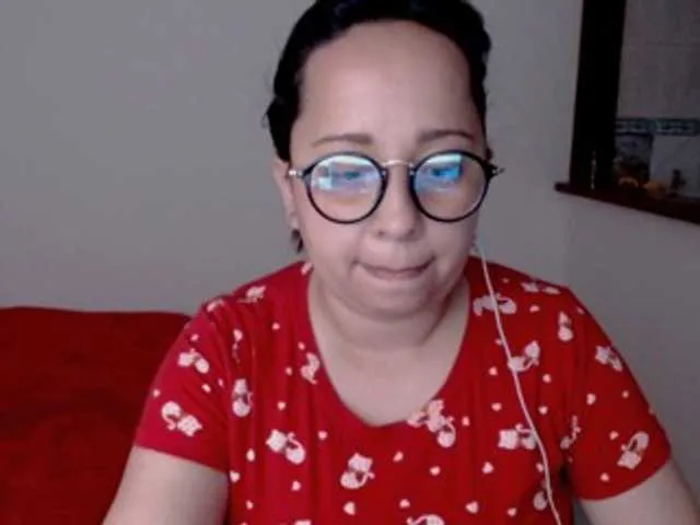 Live sex webcam photo for Ailyn88 #243565415