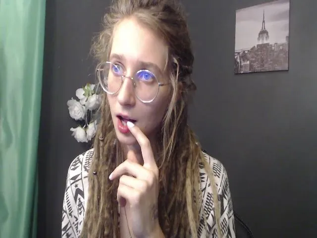 Live sex webcam photo for KINKYkeira #264828616