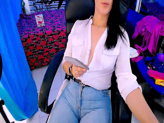 Live sex webcam photo for Sashabreck #287859988