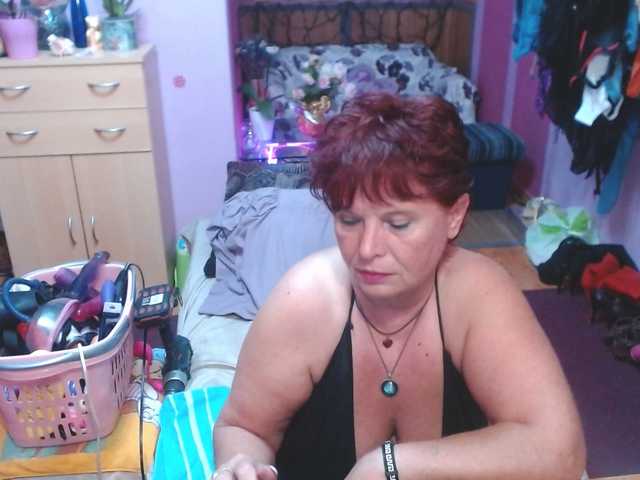 Live sex webcam photo for Elmira63 #248686410