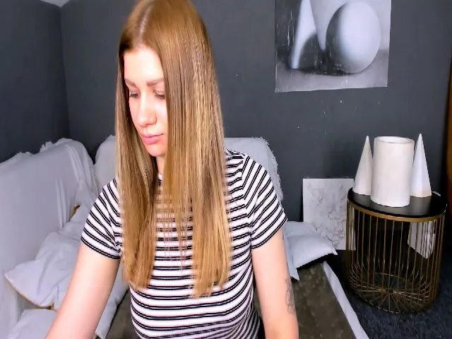 Live sex webcam photo for JuicyHelenX #252490707