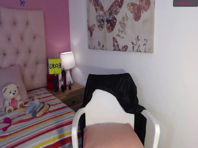 Live sex webcam photo for Crystal_Star9 #265456710