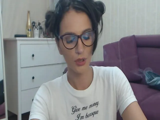 Live sex webcam photo for MiningBee #253281322