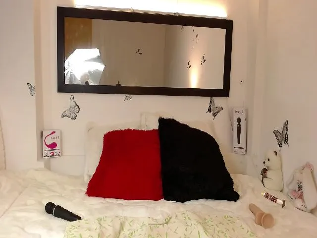 Live sex webcam photo for Juliannemore #252692983