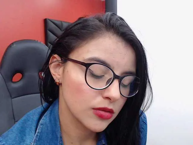 Live sex webcam photo for MartinaPierce #242900277