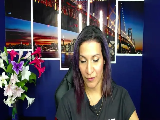 Live sex webcam photo for Infernalsexx #256173640