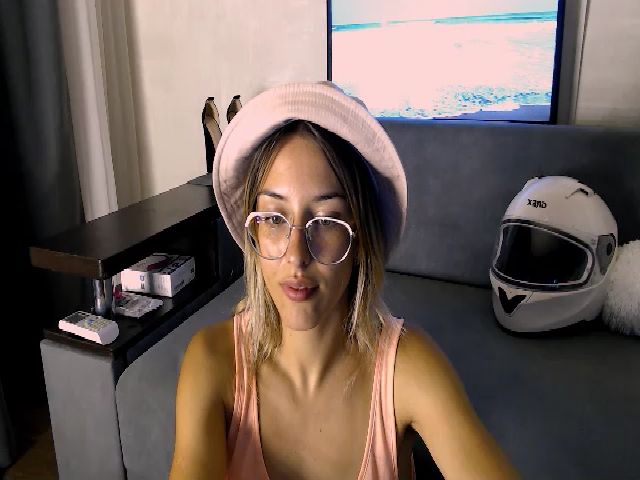 Live sex webcam photo for Blond_Vivian #253569479