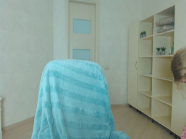 Live sex webcam photo for MollyDiamond1 #258809559