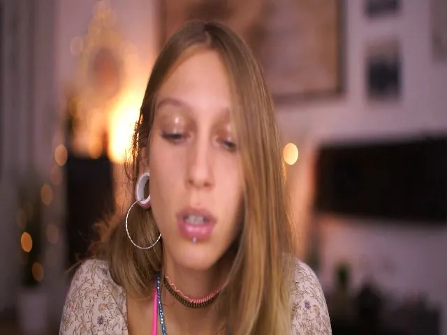 Live sex webcam photo for Poppyes #265076795