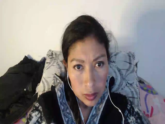 Live sex webcam photo for CHILENITAHOT #263829171