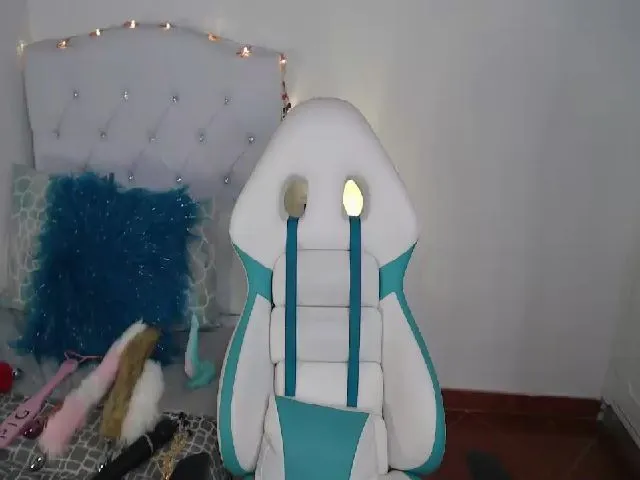 Live sex webcam photo for Charlotteh0 #256236623