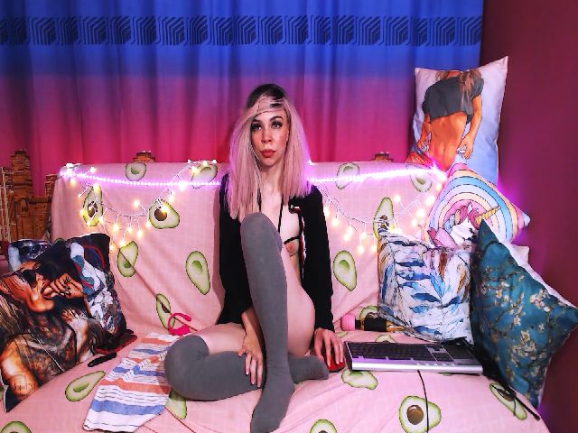 Live sex webcam photo for Lolly_Goddess #263650174