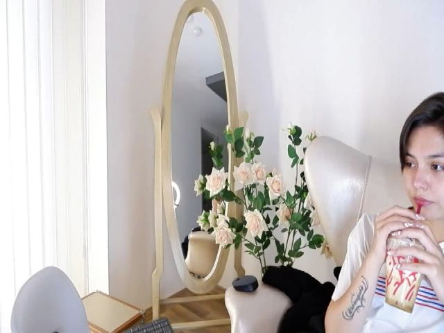 Live sex webcam photo for Anne_boleyn_ #252293034