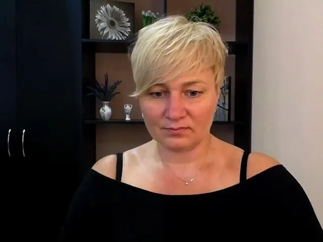 Live sex webcam photo for KailyMey #253079416