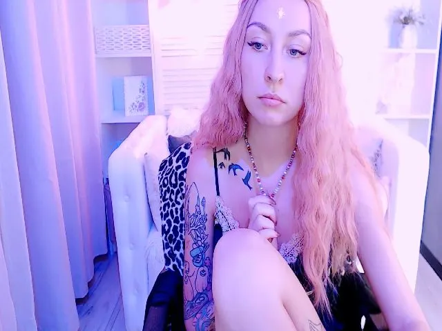 Live sex webcam photo for KristyBella69 #252715659
