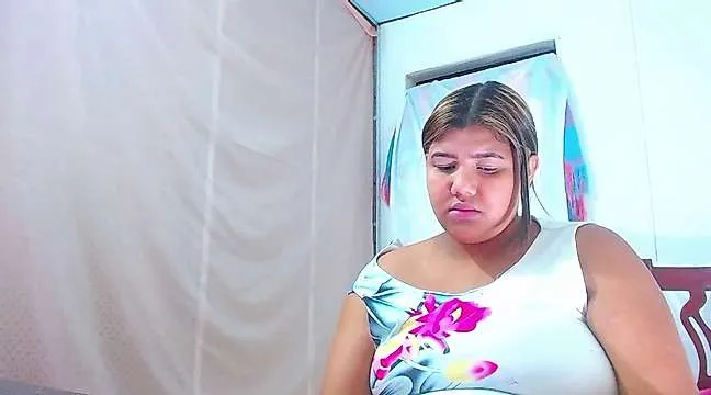 Live sex webcam photo for brunette_riley #244435783